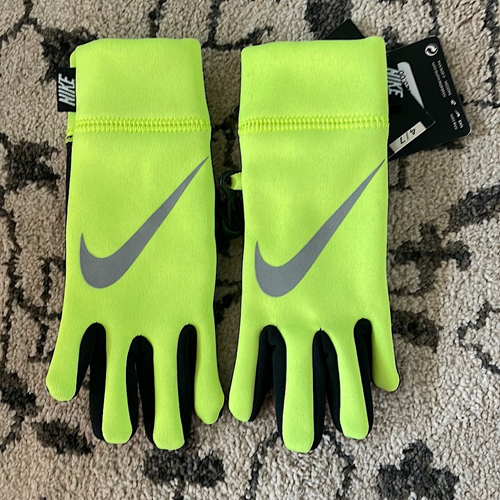 Nike Therma Reflective Tech Gloves for Touchscreen Boys Size 4-7 NEW
